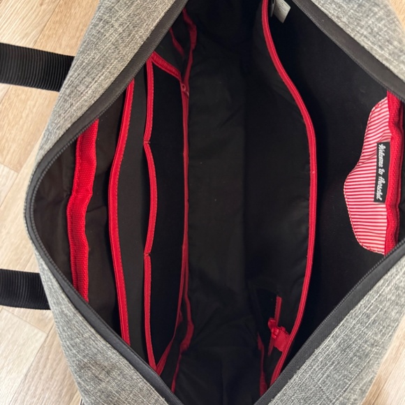 Herschel Bag with suitcase sleeve - Picture 5 of 5